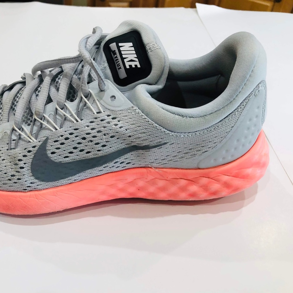 Women's Nike Skyelux Running Shoes - Slightly USED